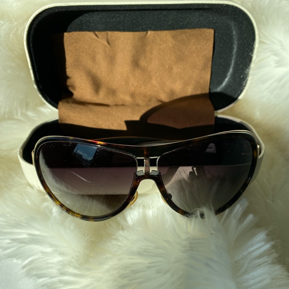 Womens black Gucci Aviator Sunglasess GG1566S